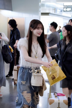 AKB48 伊藤百花ﾁｬﾝの私服　通気性が素晴らしいと話題に！！！【台湾の空港より・いともも】