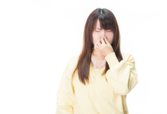実家には常に焦げたプラスチックのような不快な匂いが漂っていた…その匂いの正体がわかった時は本当に驚いた。