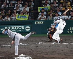 阪神　森下翔太は「左前腕部の打撲」と診断　西宮市内で受診　7回に死球を受け途中交代