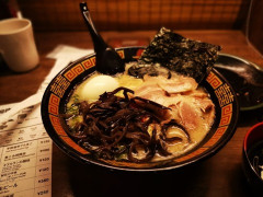 高級蕎麦←許される　高級ラーメン←ちょっと高いくらいならまあ