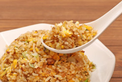 チャーハンって卵だけでもうまくね？