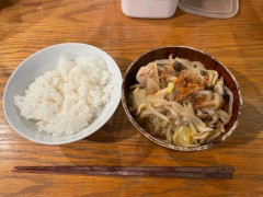 【困惑】「ラーメンにライス」はありえないのに「うどんにおにぎり」はアリという風潮ｗｗｗｗｗｗｗｗｗｗ