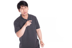 【悲報】ひろゆき、ファミマ店員の髪色自由化にキレるクレーマーを『論破』してしまうｗｗｗｗｗ
