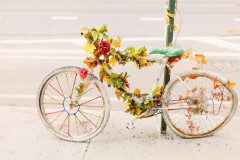 赤ちゃんを抱っこヒモして自転車に乗ろうとしたら旦那と義母に怒られた。抱っこヒモなんて普通でしょ…….？ほぼワンオペなんだから自転車を禁止されたら生きていけないよ……