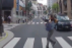 【動画】信号無視女、自分が悪いのに轢かれそうになって「キャーーーッ！！」と叫んでしまう