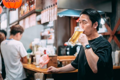 【悲報】酒だけ飲んで飯食わない人、『こういう見た目』になる⇒ｗｗｗ