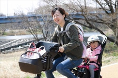 【悲報】女さん、公道で自分を無敵だと思ってしまう