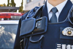 【衝撃】ナイフを持った女さん、警察に近づきすぎて容赦なく射殺・・・・・・・・・
