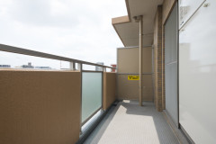 マンション5階の20代女性宅にベランダから侵入、気付いた女性に追いかけられ刃物で脅したインドネシア国籍の技能実習生の男(21)逮捕