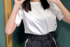 【画像】日向坂4期生、巨大な梨を鷲掴みしてしまうwwwwww