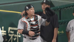 【巨人】大城卓三にアクシデント…守備時に途中交代　右腕に違和感か