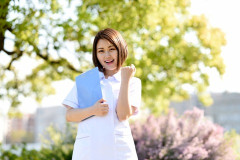 22歳の女の子の国家試験（医療系）合格と就職祝いには何が良いか教えてほしい。