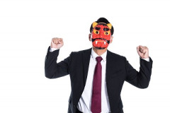【悲報】暴論を展開した小説家さん、暴論をぶつけられブチギレ