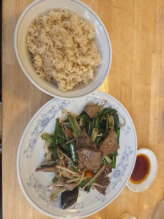 韓国人「韓国人が日本で食べて感動した『炒め物料理』がこちらです」→「本場の味わいに感動‥（ﾌﾞﾙﾌﾞﾙ」