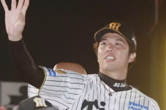 伏見寅威さん、才木浩人さんと全く同じポーズをとってしまうwwwwwwwww