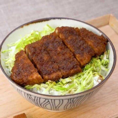 【悲報】ソースカツ丼さん「あのー、どうして食べてくれないんですか…」・・・・・・・・・
