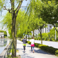 〈皇居ラン そろそろ禁止？〉「どけよ」「邪魔だよ」の声も…千代田区を直撃してわかった実際の苦情と“婚活スポット”への意外な見解