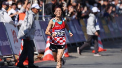 【悲報】女子マラソン選手、とんでもない格好で走ってしまう