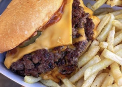 【画像】本場アメリカのハンバーガー、ガチで美味しそう