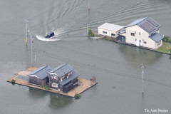 【福井大雨】「この二件のお家を建てた人は、水害のリスクがあることを知ってて土地を高めに造成したんだな。実に賢い」
