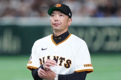 元木大介「捕手たちが阿部監督の時は1番端に座ってたのに、今は橋上監督代行のすぐ前に座ってる」