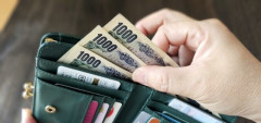 未だに現金払いの奴www