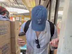 男が何やら困っていた。ここから動けないんだよ → こういうことでした…