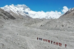 エベレスト登山者、一日6000リットルの尿を排出…氷河154トン溶かす