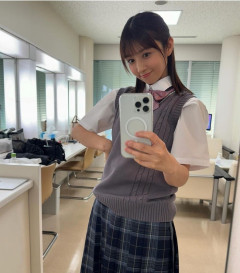 【画像】小倉優子(43)「学生服着てみたw」ﾊﾟｼｬ ｗｗｗｗｗｗｗｗｗｗｗ