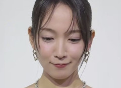 【朗報】吉岡里帆(32)、お乳をドレスにねじ込んでしまうwww