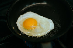 たまに料理をグチャグチャに混ぜて食べるおじさんいるでしょ？