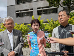 玉城デニー、街頭演説中に事実の指摘をしてきた県民を警察に通報ｗｗｗｗ