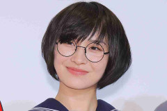 新しい学校のリーダーズSUZUKA、制服脱ぎメガネも外した“激変”に5万バズ　海外ファンも感嘆「なんて美しいの…」