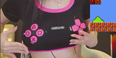 女性配信者さん、「胸」を操作可能なコントローラーにしゲームをプレイしてしまうｗｗｗｗｗｗ