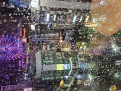 外国人「傘忘れたから地下街で買うわ」