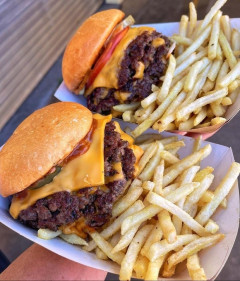 【画像】本場アメリカのハンバーガー、美味しそう