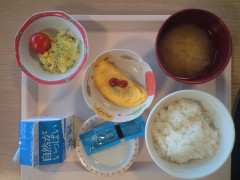 病院の朝食が「普通盛りのご飯」「極少量でパサパサの炒り卵」「味のない野菜（多め）」だけだった