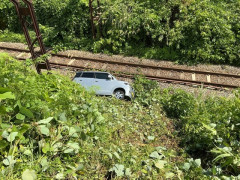 45歳と40歳の撮り鉄の息子と71歳の母親が列車の写真を撮るため長野県のJR飯山線に→乗ってきた軽自動車が線路脇に転落ｗｗｗｗｗｗｗｗｗ