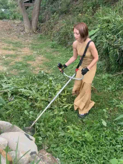 ワンピース姿で草刈り機　YouTuber「ヤンキー姉」の動画に危険性の指摘続出　注意には感謝も「炎上目的」の決めつけには反発