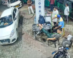 【動画】ガソリンスタンドで給油ノズルが暴走、頭部に直撃した男性が死亡した事故。