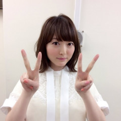 【画像】声優・花澤香菜さんの背中ｗｗｗｗ
