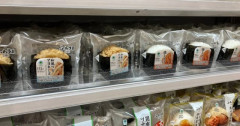 【朗報】コンビニおにぎり、大手3社が値下げを発表