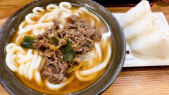 「ラーメンにライス」はありえないけど「うどんにおにぎり」はアリだという風潮