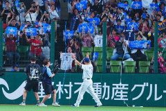 【画像】65歳・藤あや子さん、西武ユニ姿で栗山巧さんの引退試合に降臨ｗｗｗｗｗｗｗｗｗｗ