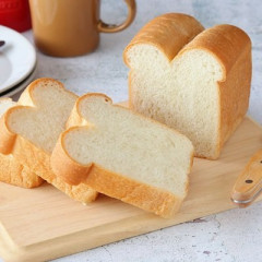 彡(^)(^)「食パンって生活しないと見ないから初めて知った時ビビるよな」