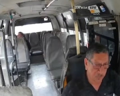 【動画】エクストリーム無賃乗車。走行中のバスに超速で飛び込む男が撮影される。