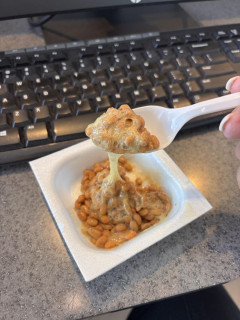 外国人「納豆をずっと単体で食べてる、もっと美味しい食べ方ある？」