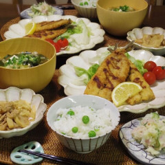 【画像】外国人「日本人は毎日こんな食卓を囲んでるのか！？ありえない！！！」