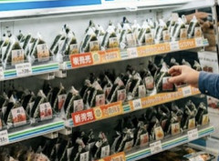 【朗報】コンビニおにぎり、大手3社が値下げを発表