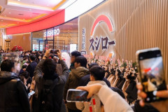 【悲報】スシロー、NYに初出店も1皿最安で800円から。誰が食うの？